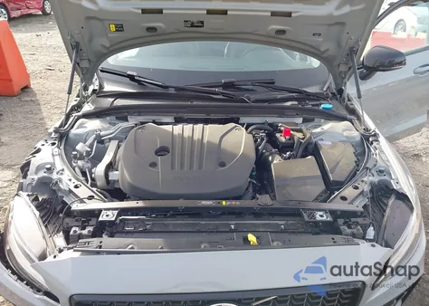 2024 Volvo S60 B5 Plus Dark Theme z USA, uszkodzony, nr VIN 7JRL12FL1RG315659